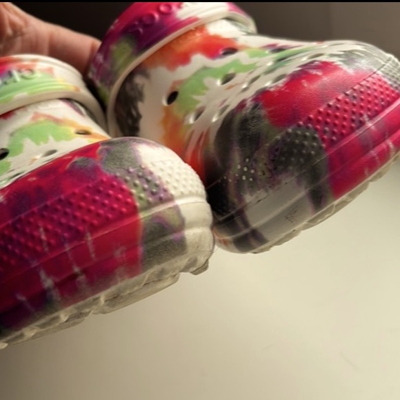 Crocs Classic Lined Tye-Dye Clog - Picture 5 of 11